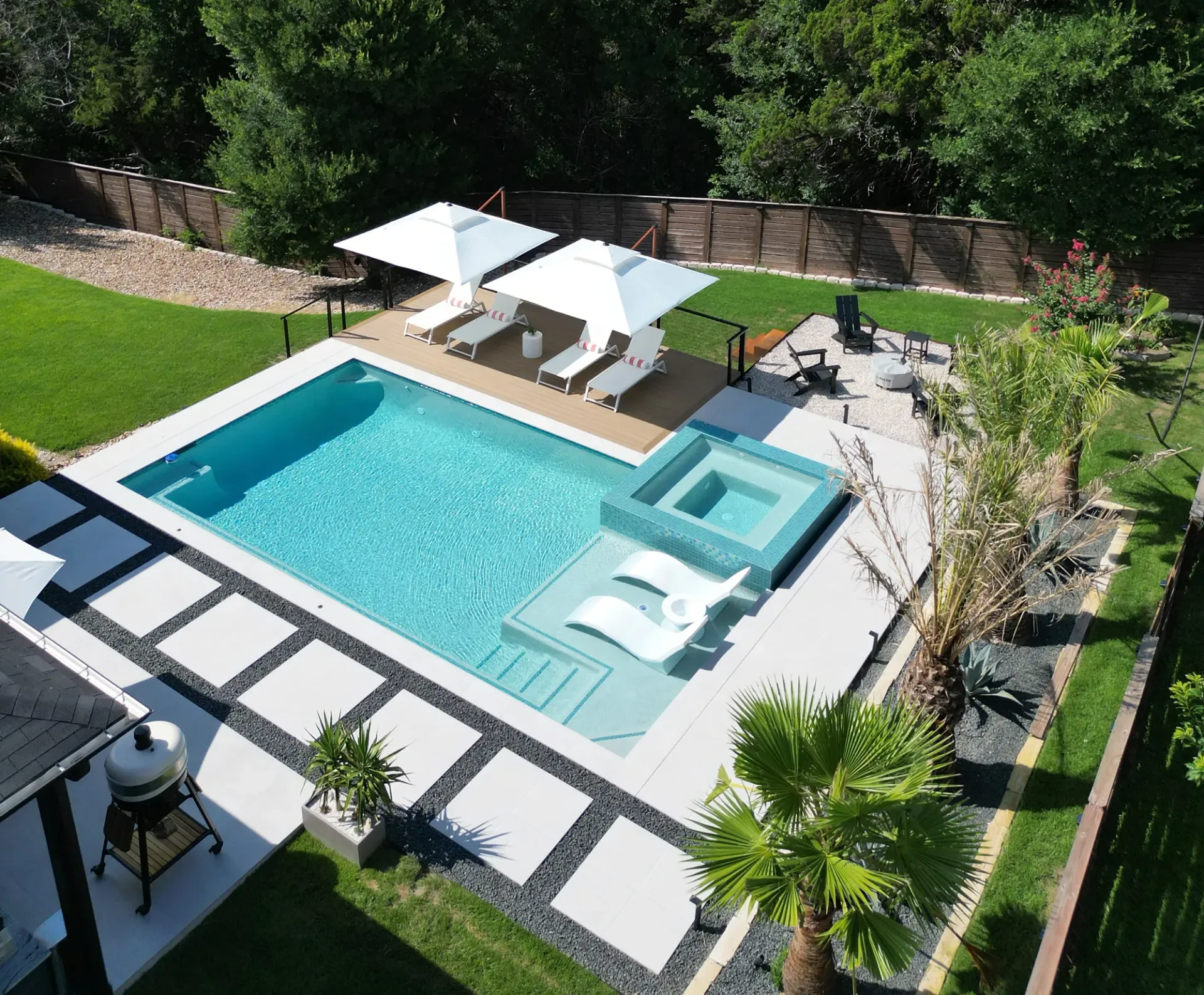 Pool and outdoor kitchen combo in Cleburne, TX